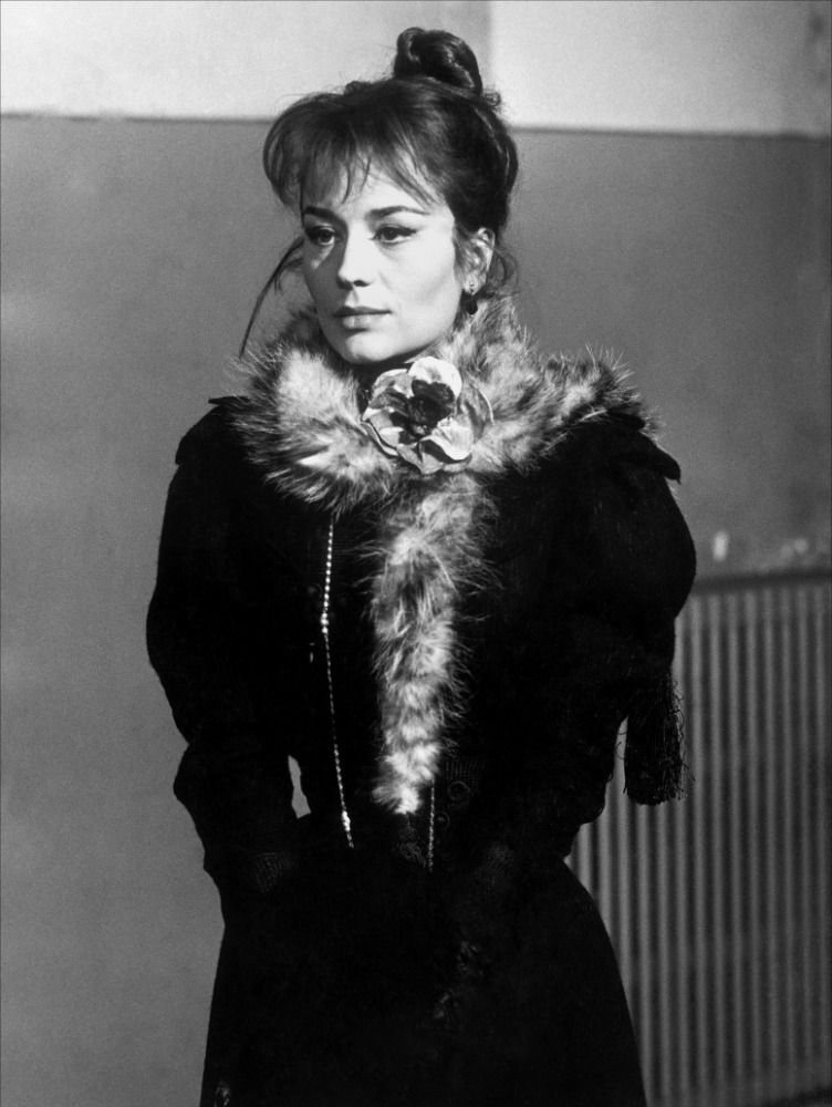 Анни ��ирардо (Annie Girardot) — французская актриса, лауреат премий«Сезар», Венецианского фестиваля