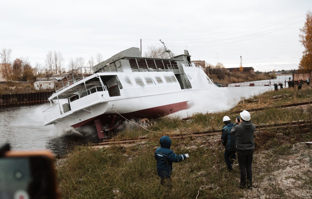 Продолжение поста «В Новой Ладоге спустили на воду рыболовный траулер  