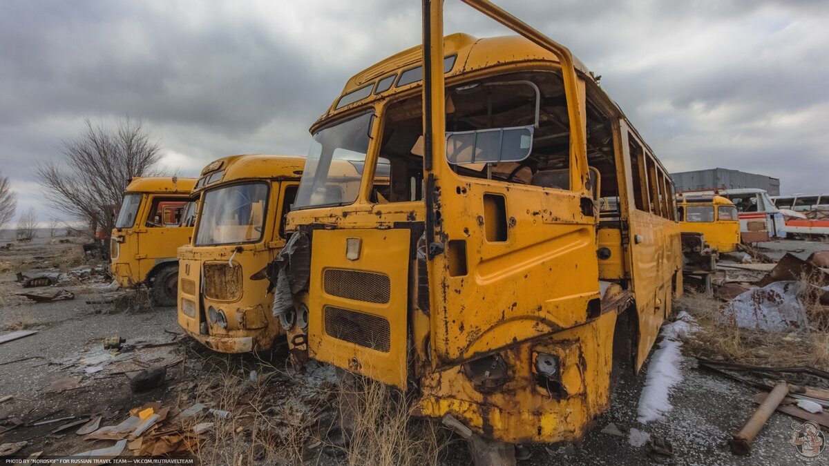 Нашли огромное кладбище советских автобусов в Закавказье. СССР ушёл, а  вместе с ним ушла цивилизация? | Пикабу