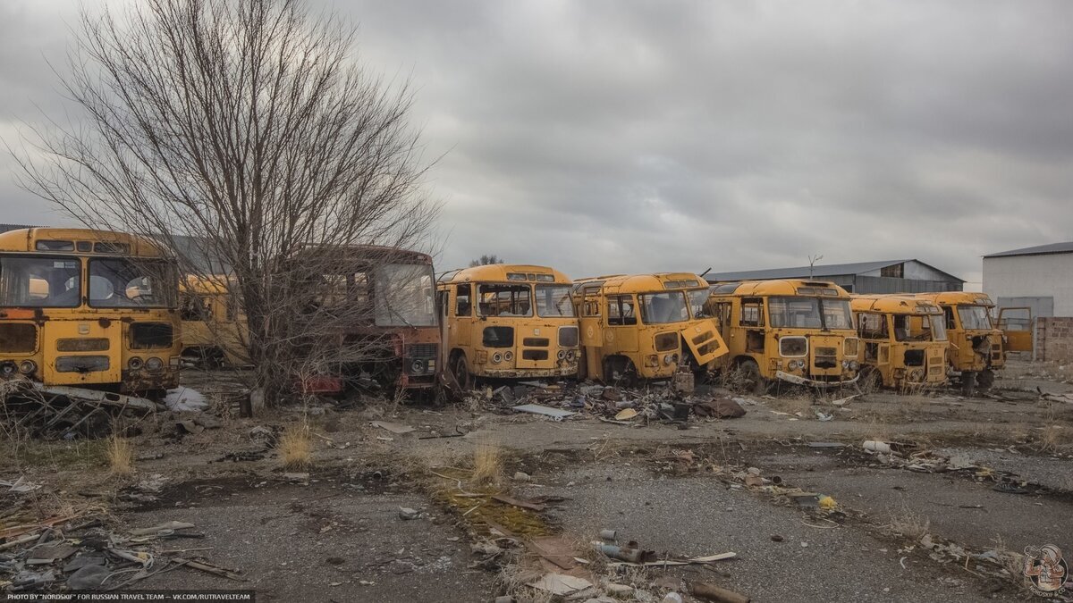 Нашли огромное кладбище советских автобусов в Закавказье. СССР ушёл, а  вместе с ним ушла цивилизация? | Пикабу