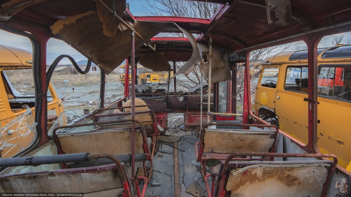 Нашли огромное кладбище советских автобусов в Закавказье. СССР ушёл, а  вместе с ним ушла цивилизация? | Пикабу