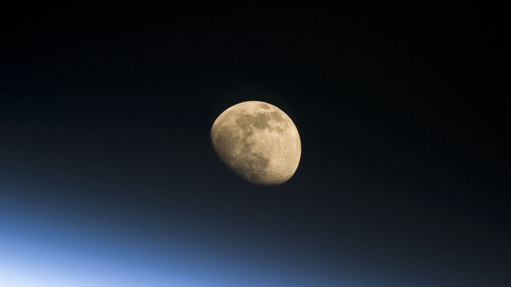Луна всегда одной стороной обращена к земле. Луна Спутник. Ли Луна. Крутится ли Луна. Вращается ли Луна вокруг оси.