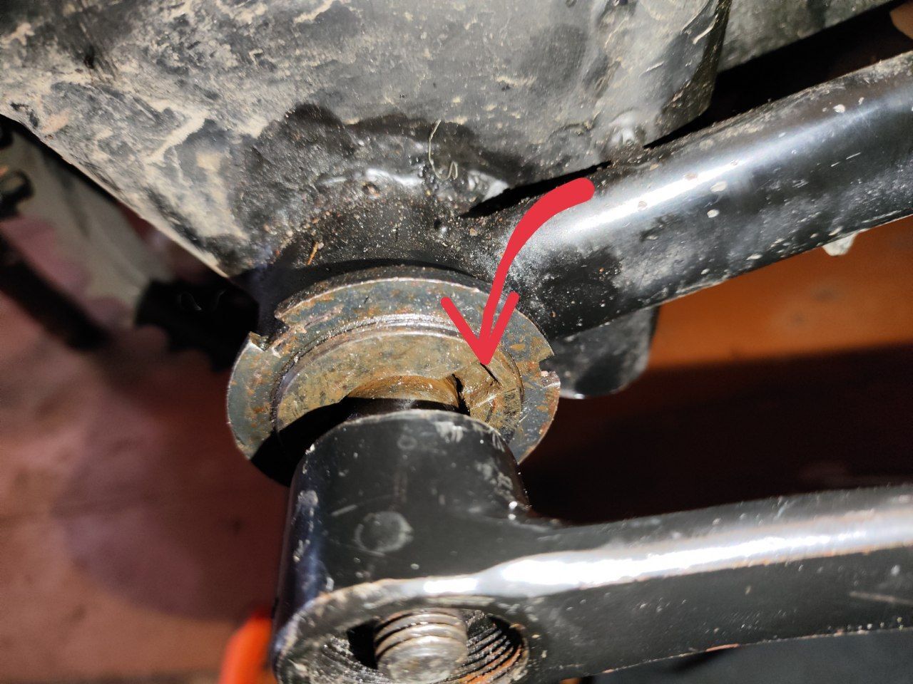 Каким ключом это открутить? | Пикабу