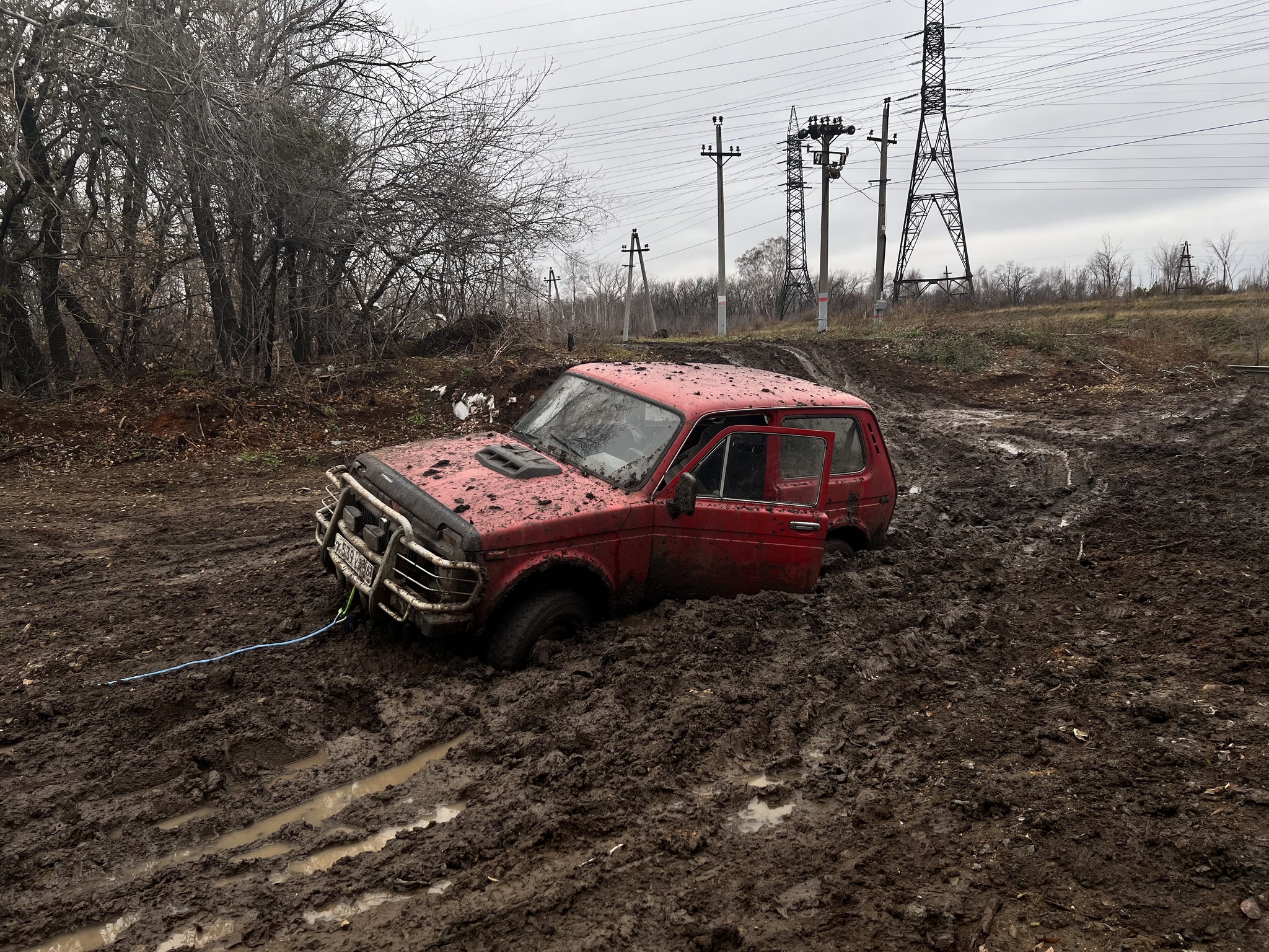 Нива везде грязь найдет, или как прилипнуть в черте города | Пикабу