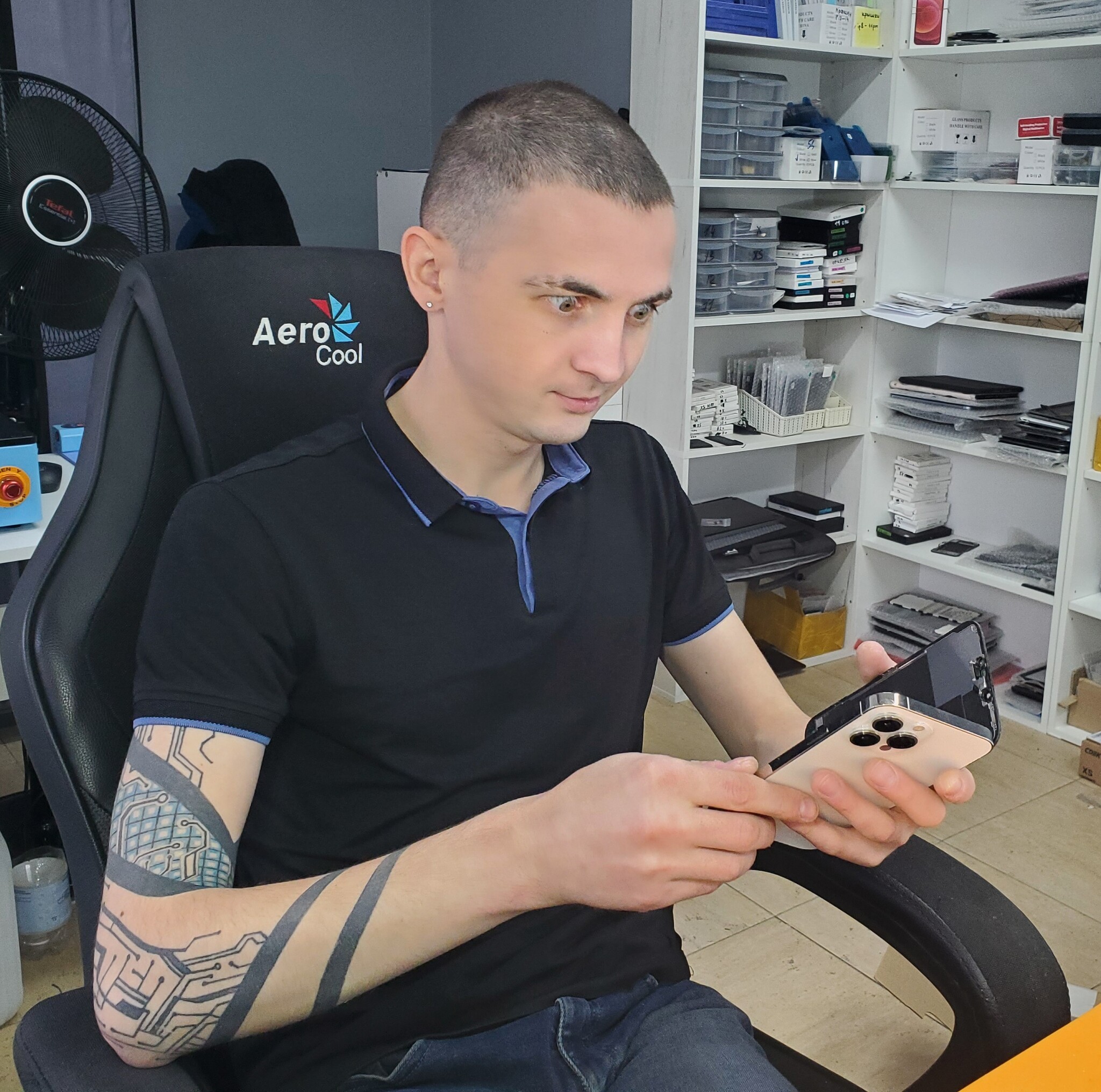 Замена аккумулятора на изи. Всё по ютубу. Iphone 12 mini. Последствия ...