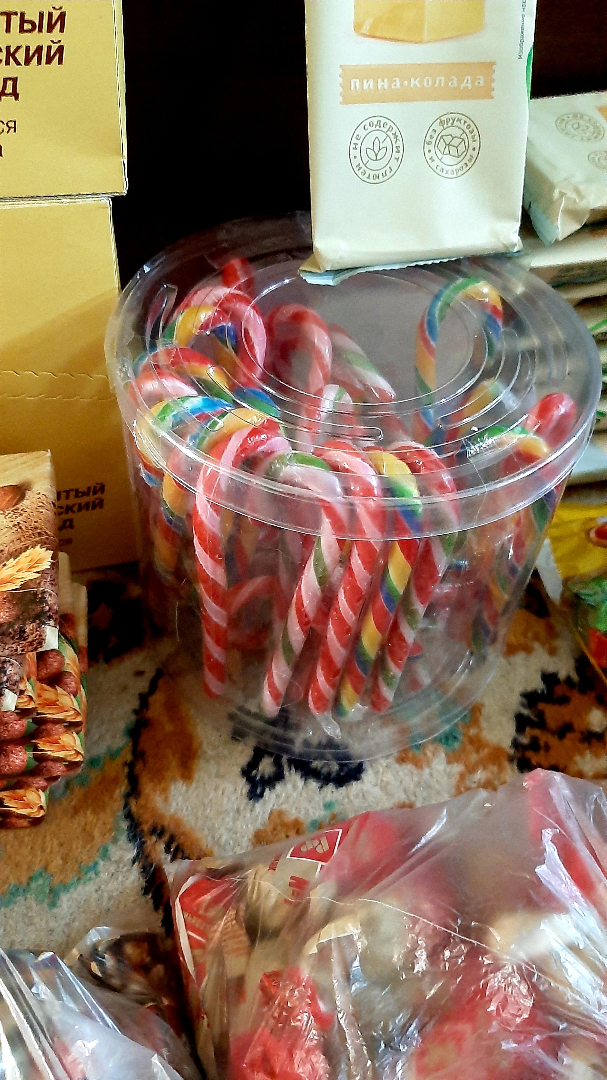 Ценный груз из Москвы для детей Луганска | Пикабу