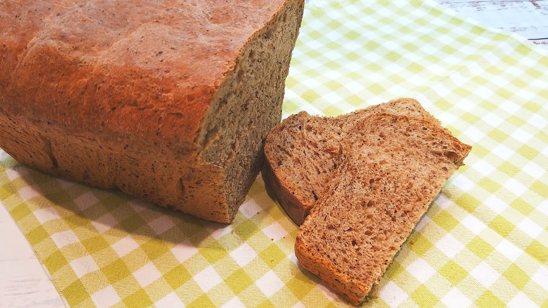 Простой хлеб на быстрых дрожжах. Солодовый хлеб. Домашний хлеб с солодом. Солод ферментированный для хлеба. Хлеб пшеничный с ржаным солодом.