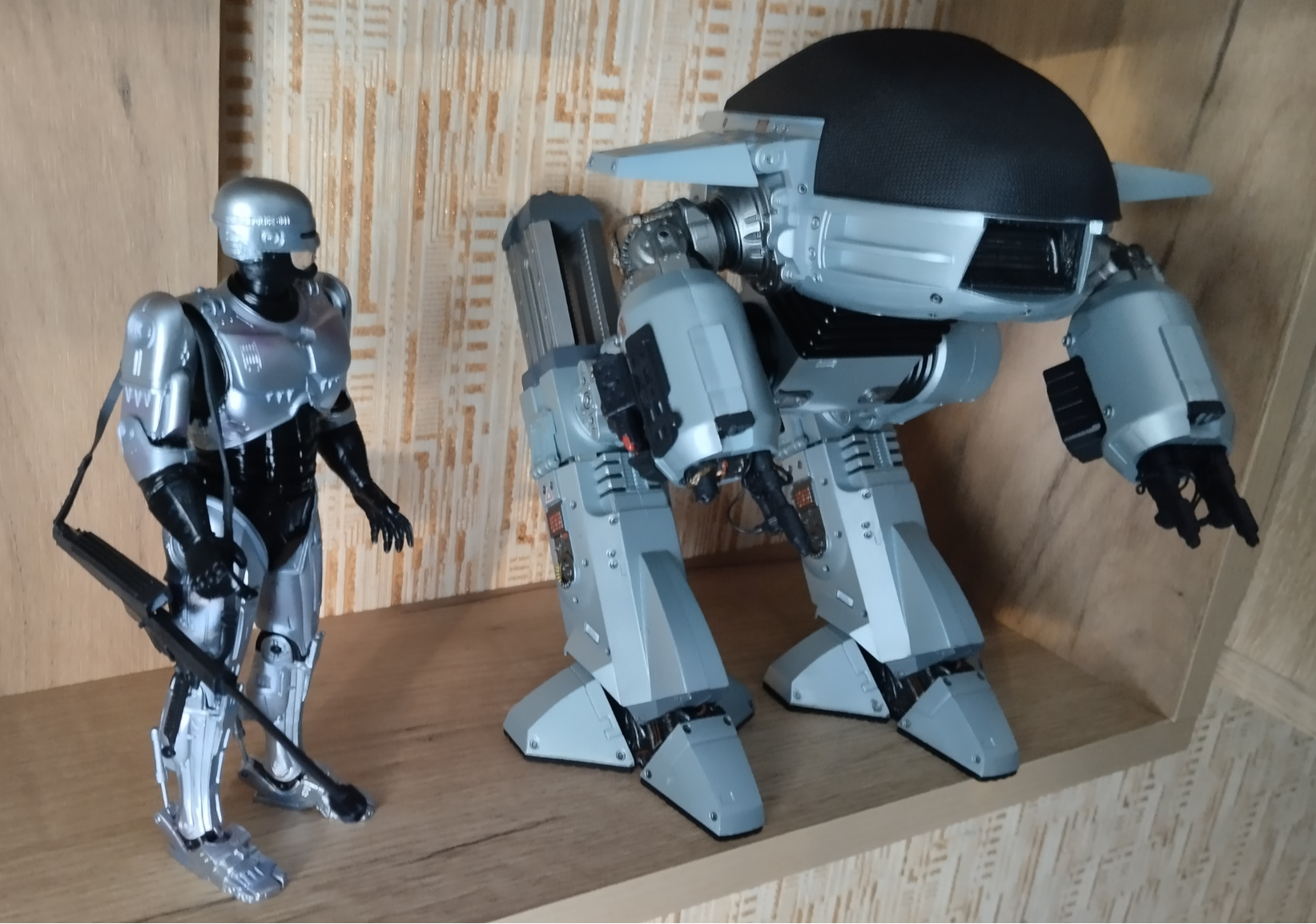 Два Классических Товарища из Neca. ОСР - 001 и ED - 209. Алекс Мерфи 