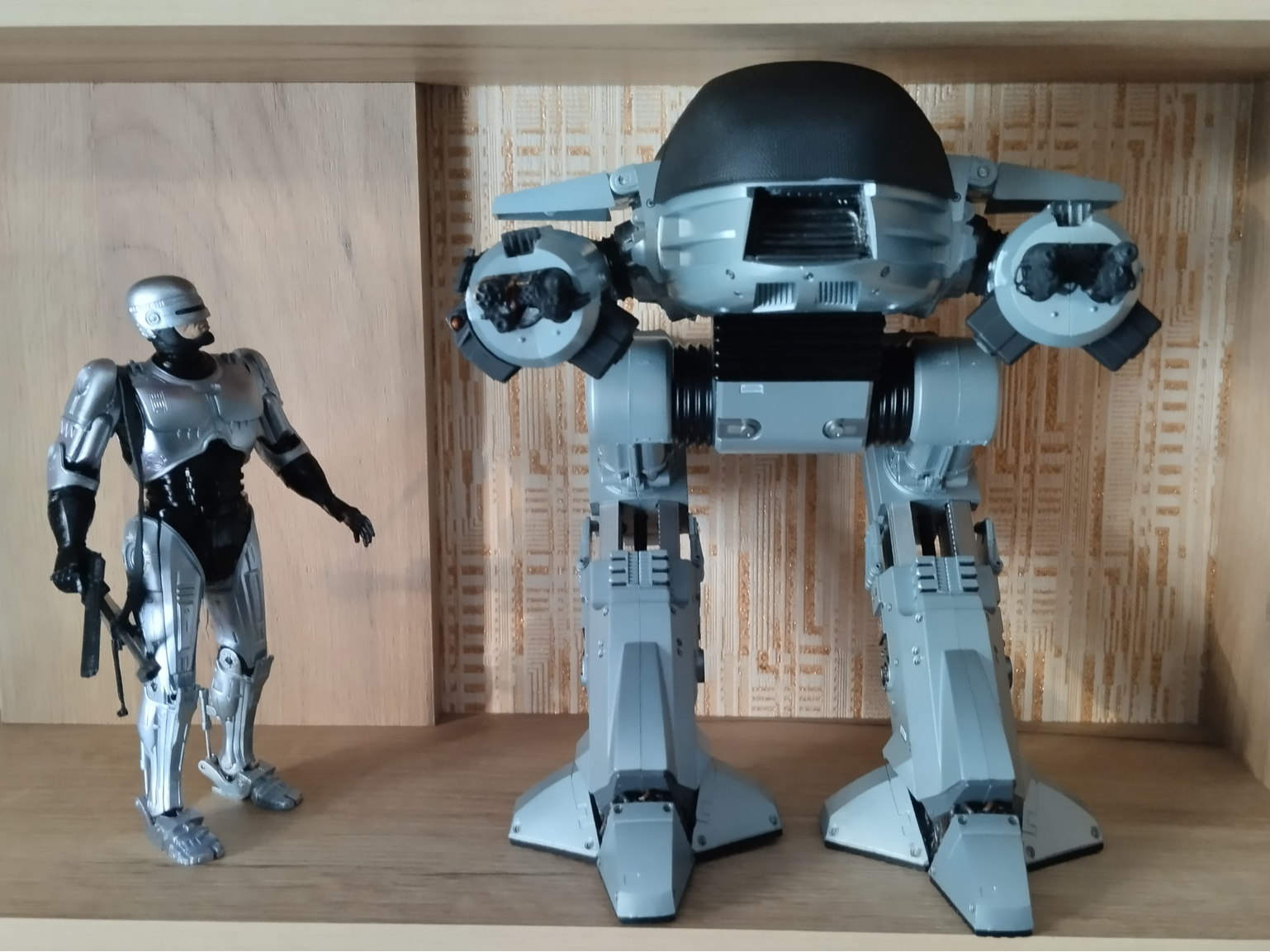 Два Классических Товарища из Neca. ОСР - 001 и ED - 209. Алекс Мерфи 