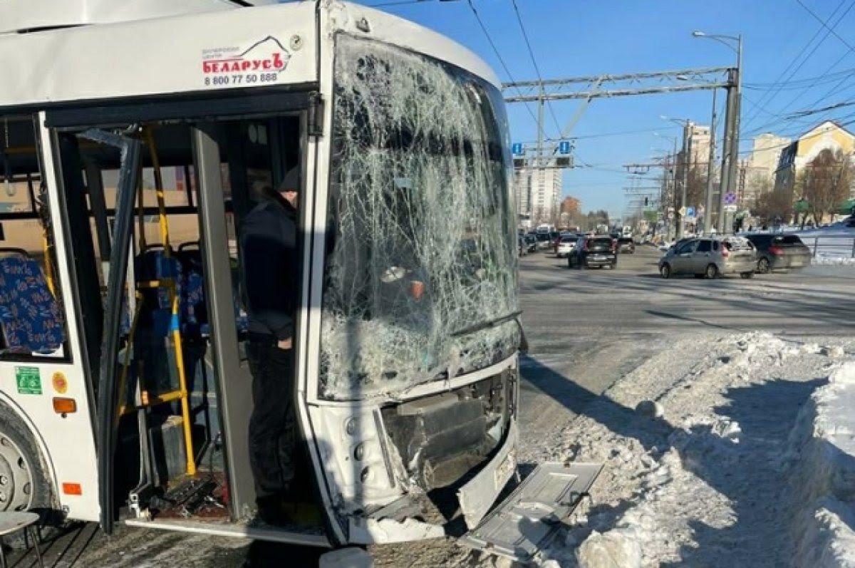 В Самаре столкнулись два автобуса | Пикабу