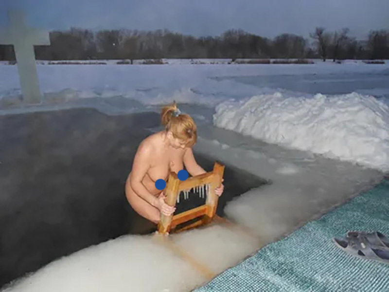 Зимние купания голых девушек нудисток в проруби