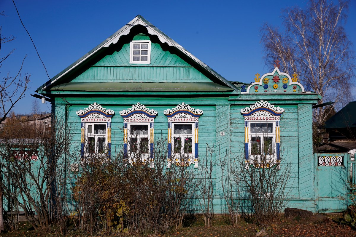 Памятники русского зодчества — разруха, спутниковые тарелки и пластиковые  окна | Пикабу