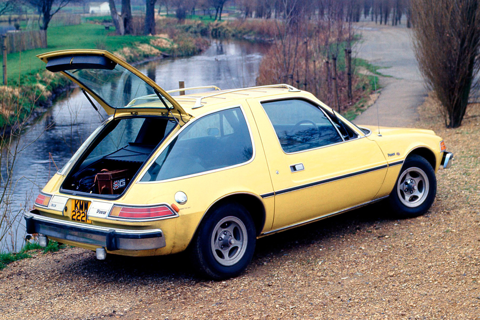 Могли, но не сумели: история AMC Pacer. Как автомобиль из будущего  умудрился проиграть обычному «Гольфу»? | Пикабу