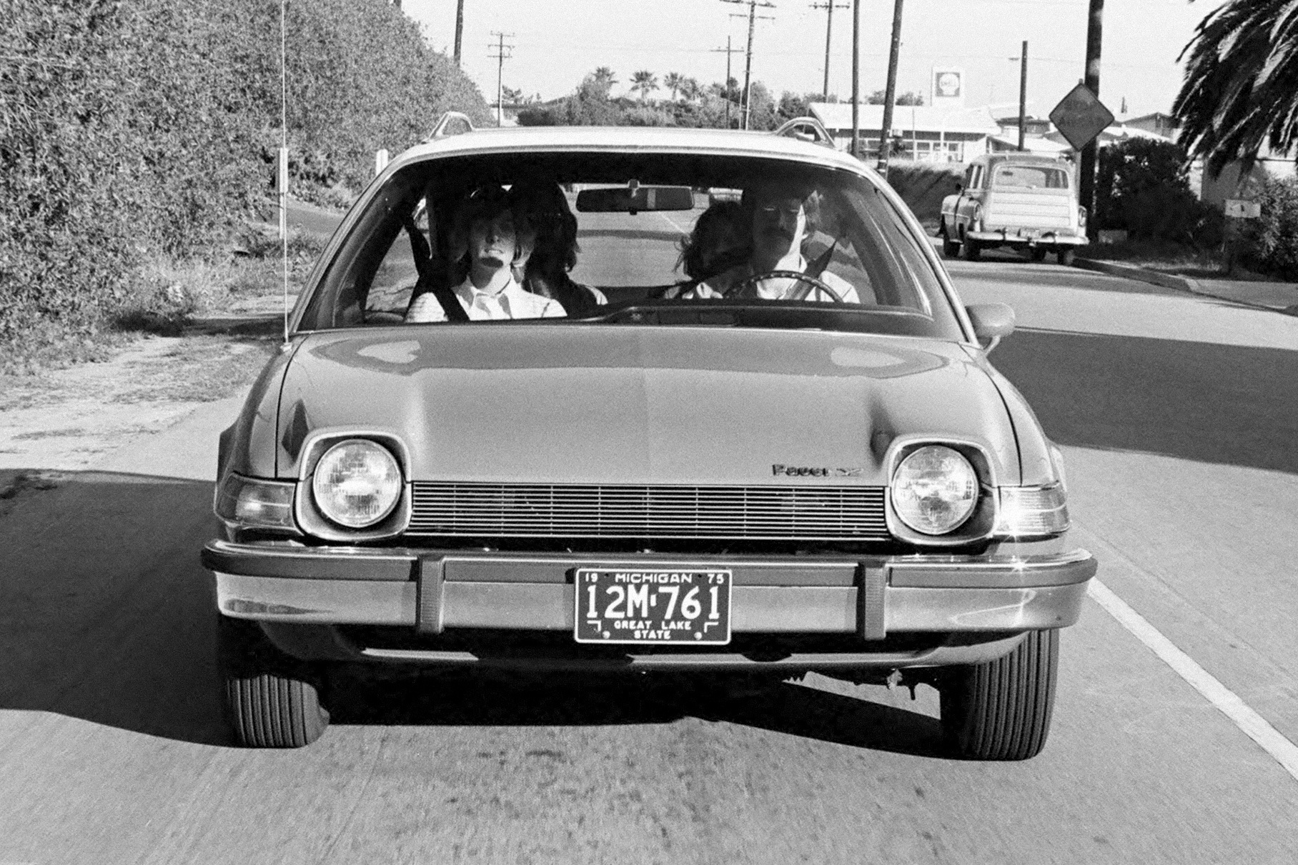 Могли, но не сумели: история AMC Pacer. Как автомобиль из будущего  умудрился проиграть обычному «Гольфу»? | Пикабу