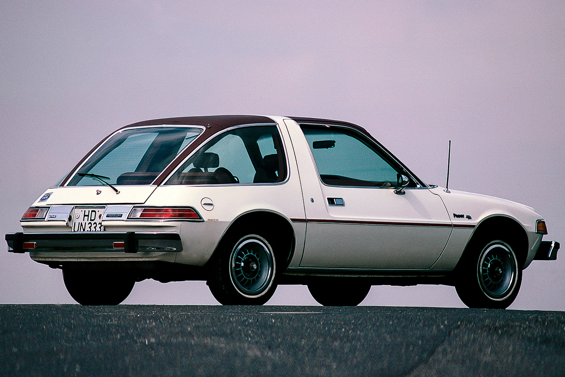 Могли, но не сумели: история AMC Pacer. Как автомобиль из будущего  умудрился проиграть обычному «Гольфу»? | Пикабу