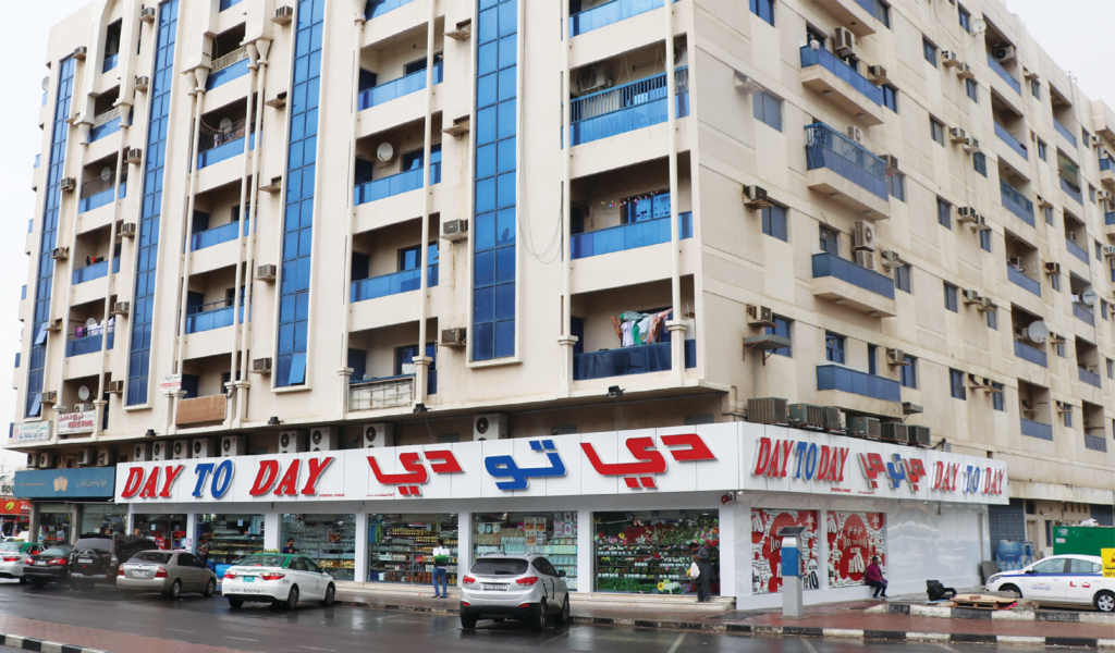 Цветовая дифференциация штанов в Дубае | Пикабу