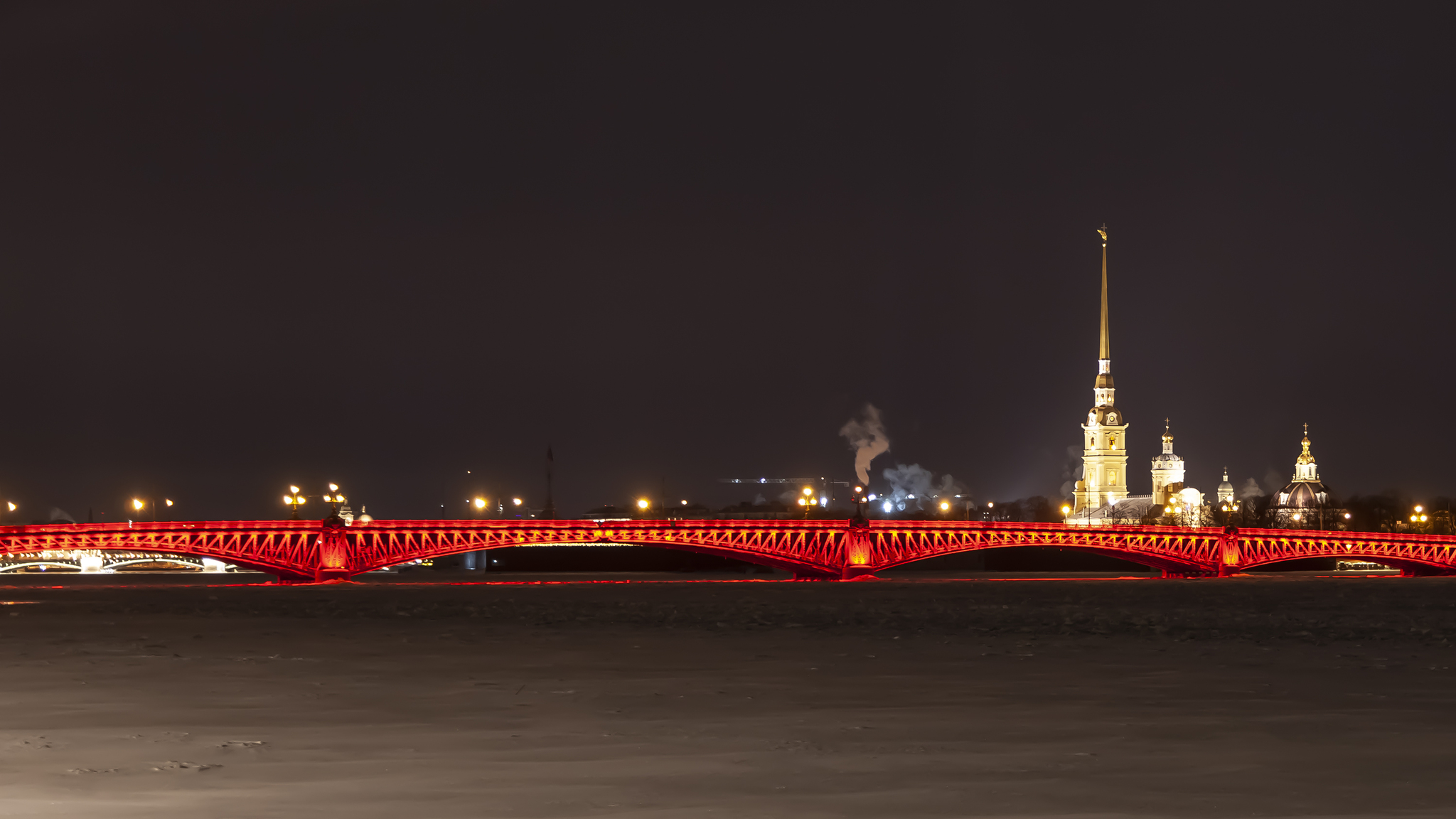 Последний жилой дом у вантового моста | Пикабу