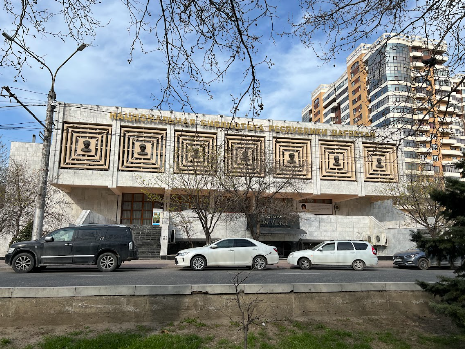 Плавильный тигль Кавказа. Махачкала: кошки, пляжи, море и "приоры" | Пикабу