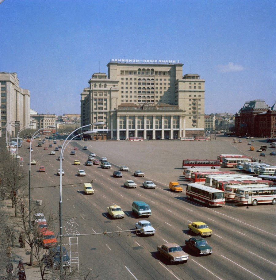 Вид на площадь 50-летия Октября в Москве, СССР, 1980 год | Пикабу