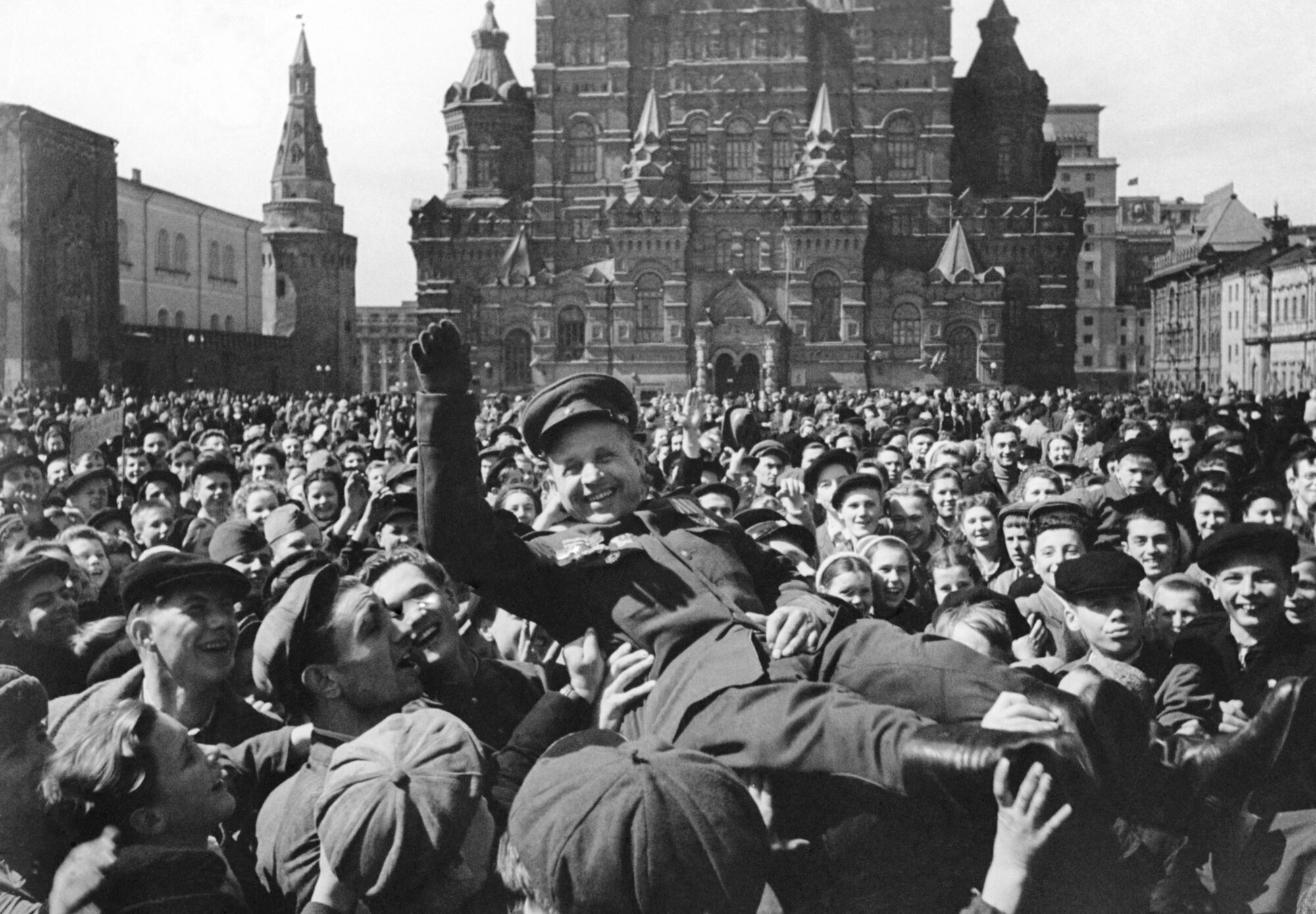 Победа! 9 мая 1945 года в Москве и не только в фотографиях | Пикабу