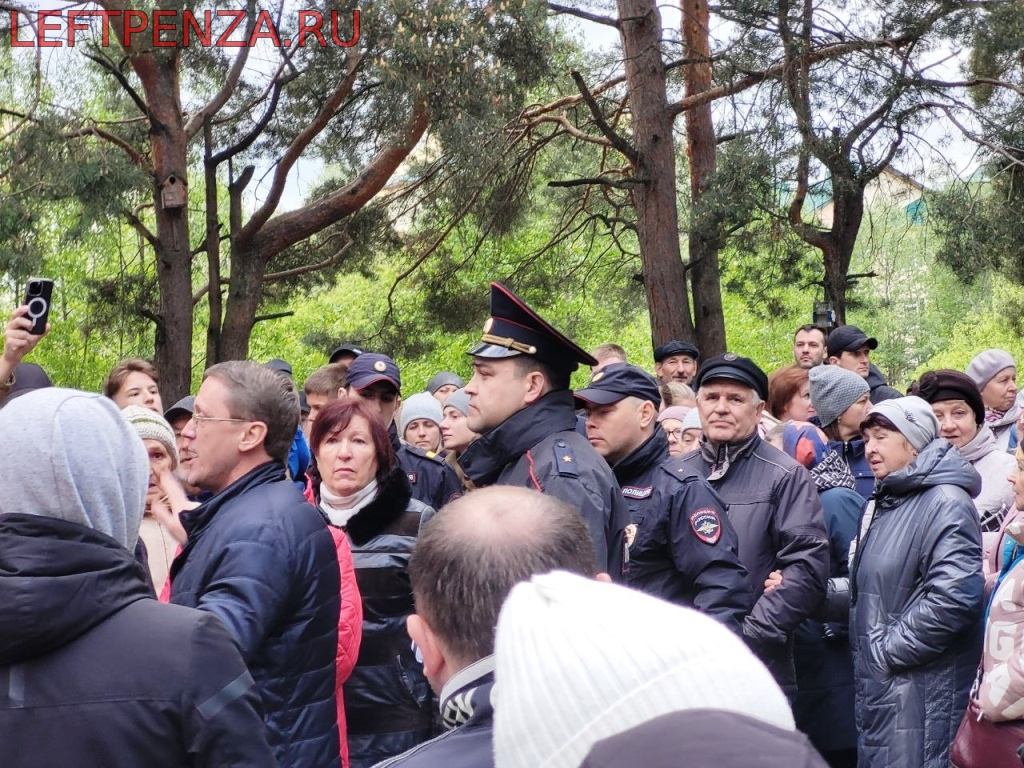 Полиция помешала встрече депутата гордумы с жителями Пензы по вопросу  защиты сквера | Пикабу