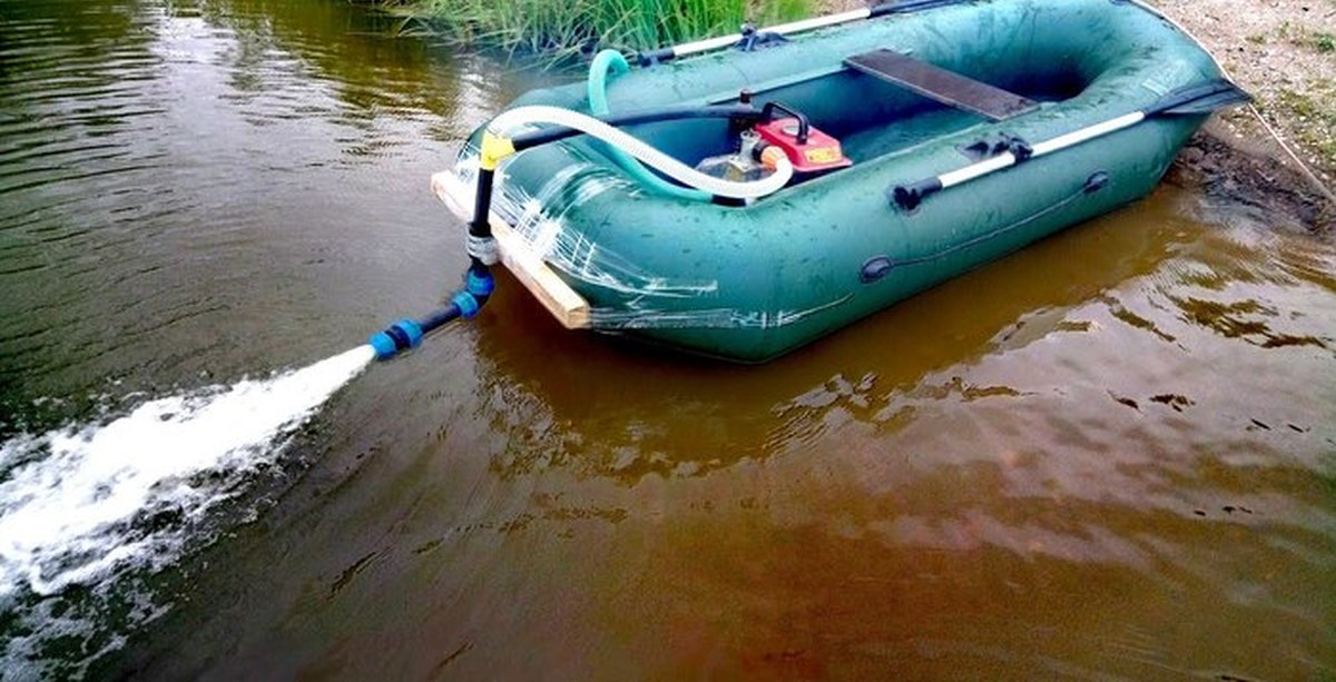 Водомет для лодки. Водомёт на лодку ПВХ. Водомет на резиновую лодку. Надувная лодка с водометом. Самодельная резиновая лодка.