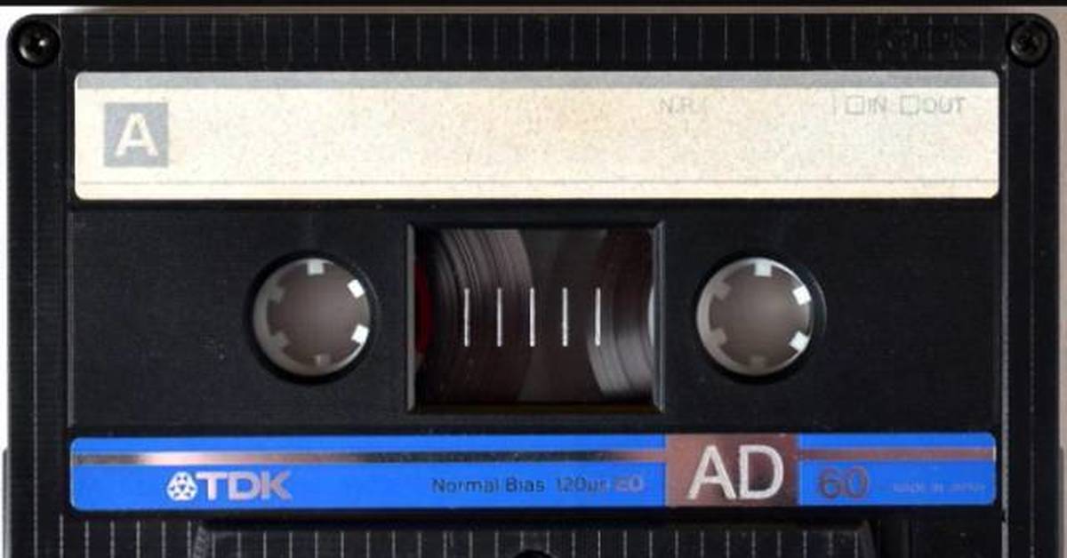 Звуки 90 х. Альбомы которые звучали на кассетные. Mix Magic аудиокассеты. Cassette Tape Chewed up. Как на ПК сделать кассетное звучание.