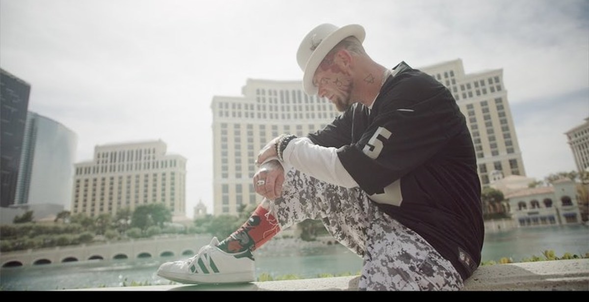 50 cent just a lil bit remix. Чуточку gif. Майк майерс лысый. Little bit. A little bit down.