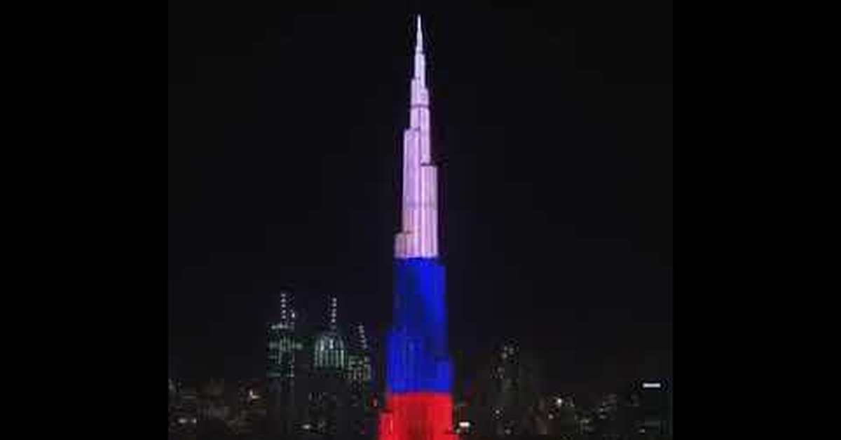 Пожар бурдж халифа 2024. Башня Бурдж Халифа проекция. Армянский флаг в Дубае Бурдж Халифа. Буш Халифа Дубай флаг. Бурдж Халифа лифт.