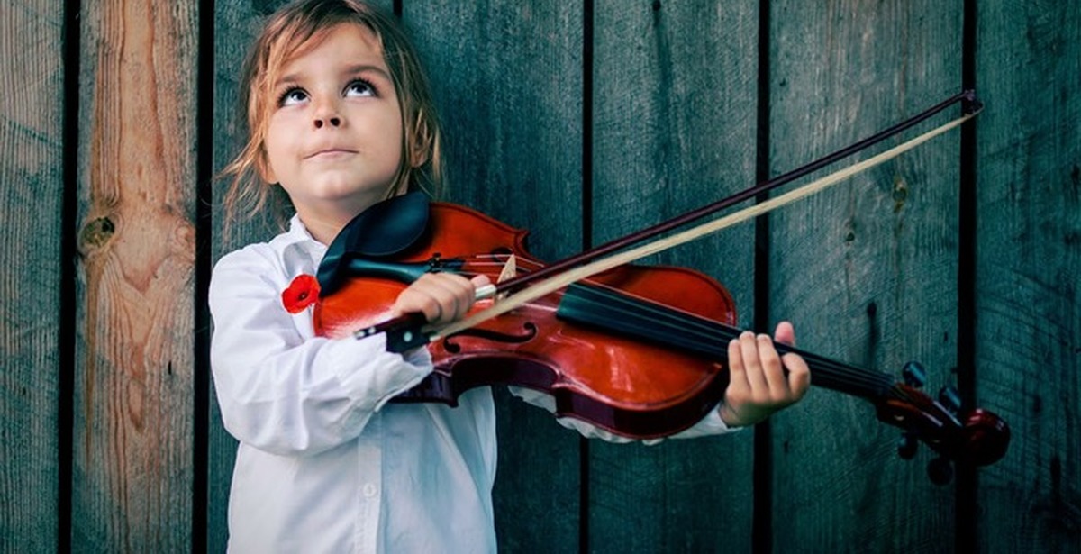 Воспитать музыканта. Дети музыканты. Скрипка для детей. Маленький скрипач. Маленький музыкант.