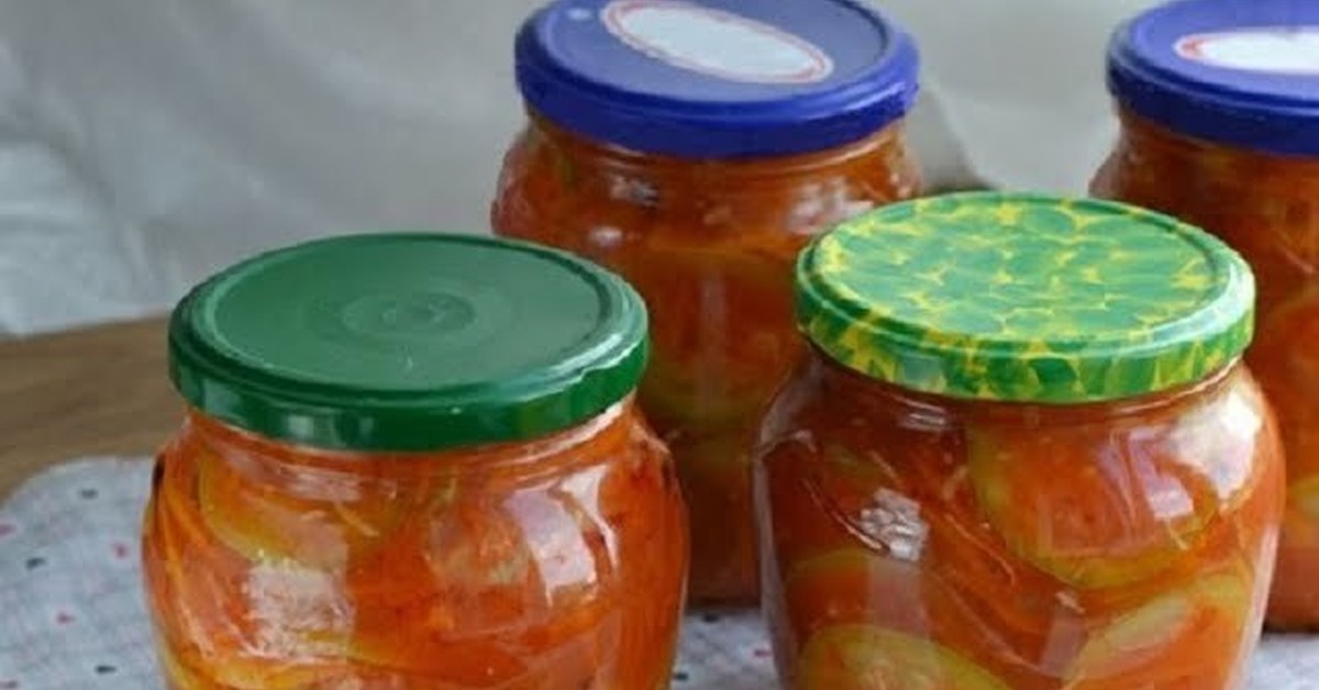 Кабачковая закуска на зиму. Рецепт салата на зиму из кабачков моркови. Корейская закуска из кабачков на зиму. Салат андрейка на зиму. Рецепт салата на зиму из кабачков моркови.