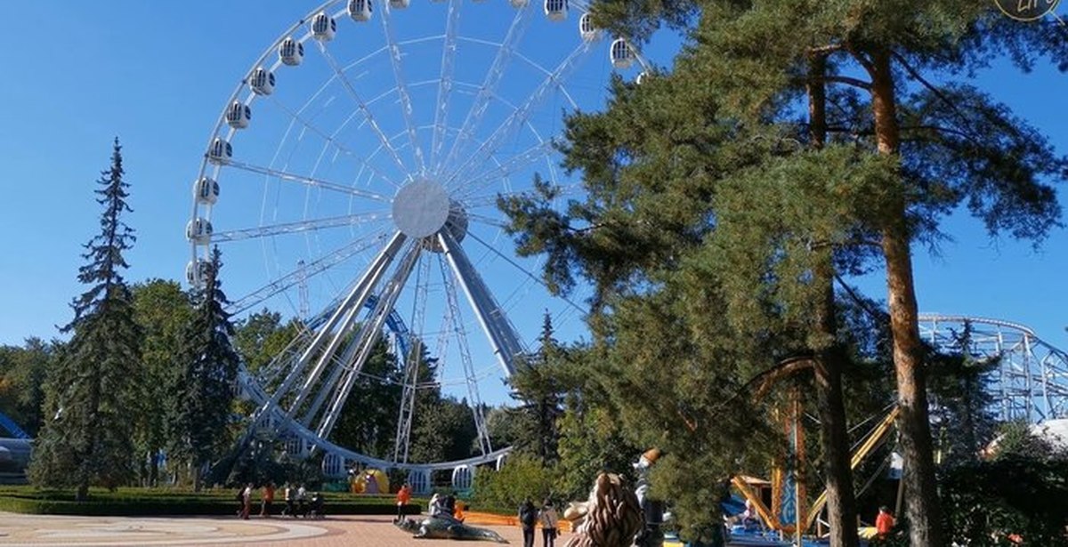 Колесо обозрения в петербурге. Диво-остров Санкт-Петербург колесо обозрения. Диво-остров Санкт-Петербург колесо обозрения высота. Колесо обозрения Крестовский остров. Колесо обозрения Питер диво остров.