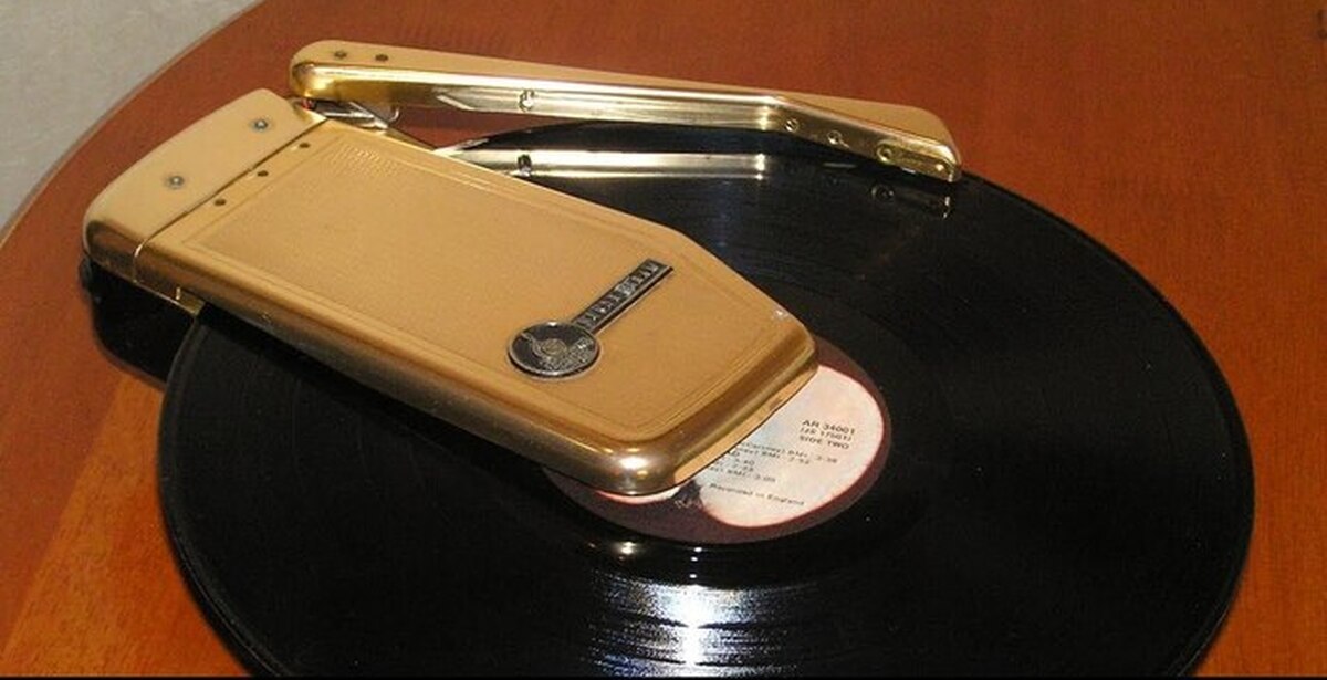 Компактный проигрыватель грампластинок | Пикабу