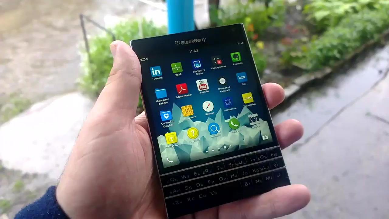 BlackBerry Passport за 2.500 рублей в 2023 — шедевральный QWERTY смартфон.  Справится ли с повседневными задачами?