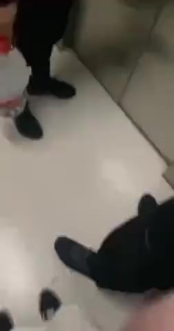 Если что, я вас одной левой!